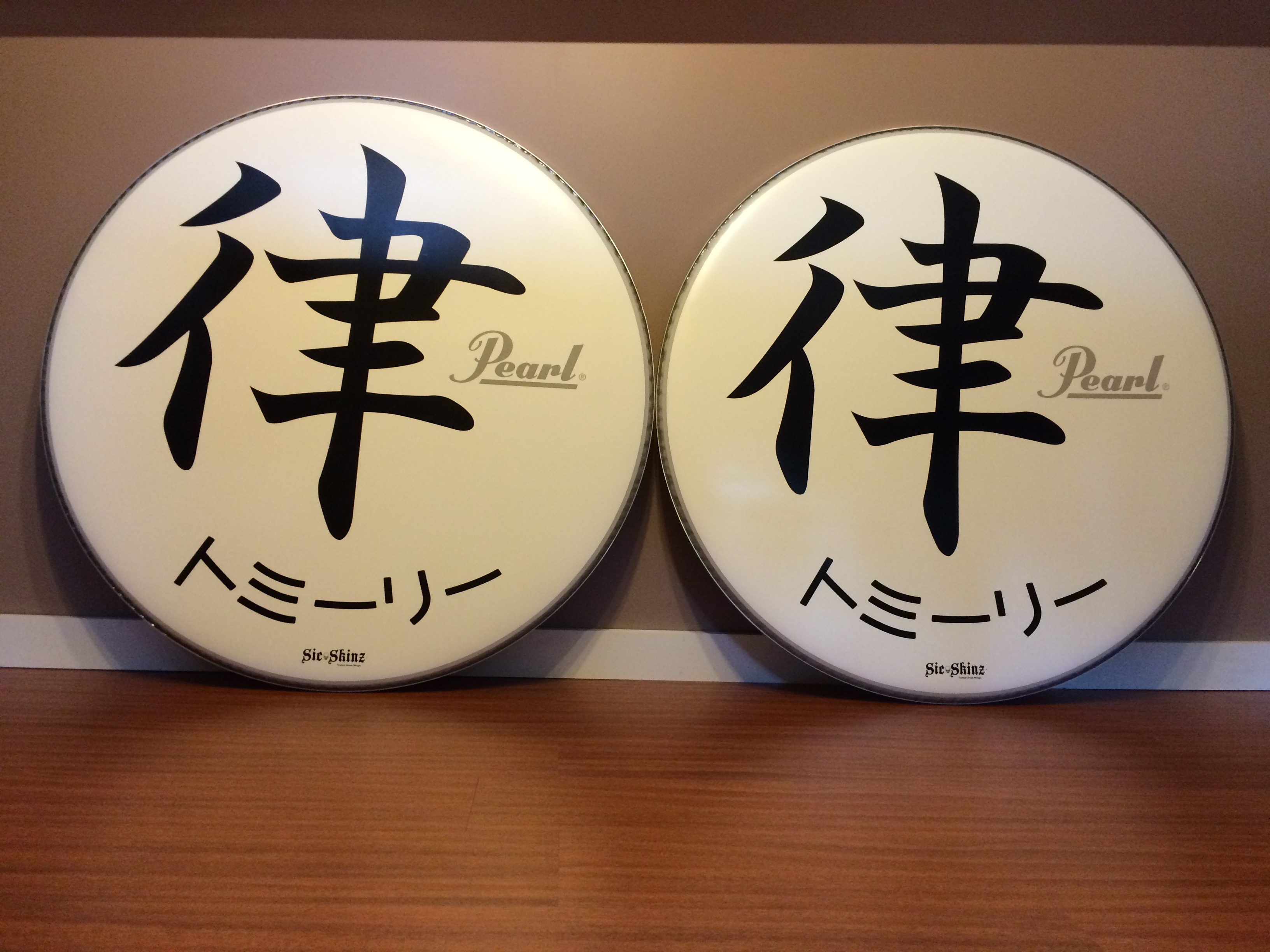 Tommy Lee kanji drumheads